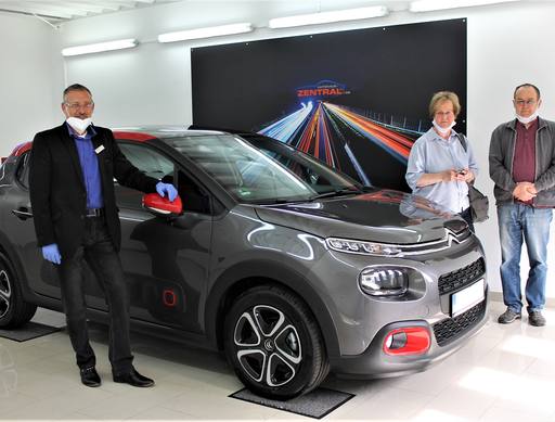 Bild: April 2020: Herzlichen Glückwunsch Familie Kühnlenz zu ihren neuen Citroen C3.
