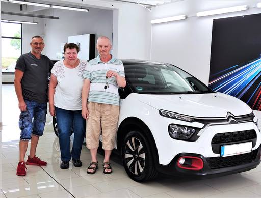 Bild: September 2023: Herzlichen Glückwunsch Familie Braun zu ihrem neuen Citroen.
