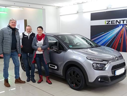 Bild: November 2025: Herzlichen Glückwunsch Familie Feige zu Ihrem neuen Auto.
