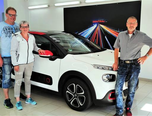 Bild: September 2023: Herzlichen Glückwunsch Familie Müller zu Ihrem neuen Citroen.
