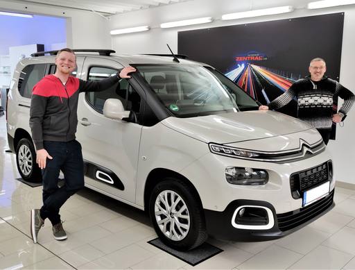 Bild: September 2023: Herzlichen Glückwunsch Familie Schweigel zu ihrem neuen Citroen Berlingo.
