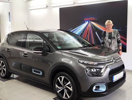 Bild: September 2023: Herzlichen Glückwunsch Frau Denst zu ihrem neuen Citroen.
