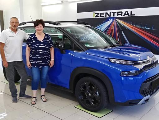 Bild: Mai 2026: Herzlichen Glückwunsch Frau Fleck zu Ihrem neuen Auto.
