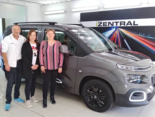 Bild: Mai 2025: Herzlichen Glückwunsch Frau Kipnich zu ihrem neuen Auto.
