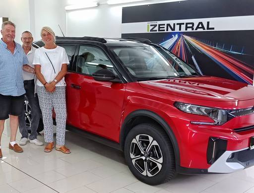 Bild: September 2026: Herzlichen Glückwunsch Frau Krull zu Ihrem neuen Auto.