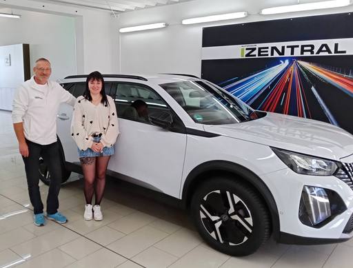 Bild: Mai 2025: Herzlichen Glückwunsch Frau Podterob zu ihrem neuen Auto.
