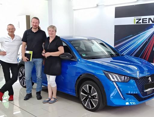 Bild: August 2026: Herzlichen Glückwunsch Frau Wohlfarth-Heidrich zu Ihrem neuen Auto.
