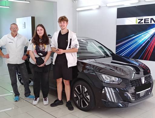 Bild: September 2026: Herzlichen Glückwunsch Herr Böhmer zu Ihrem neuen Auto.