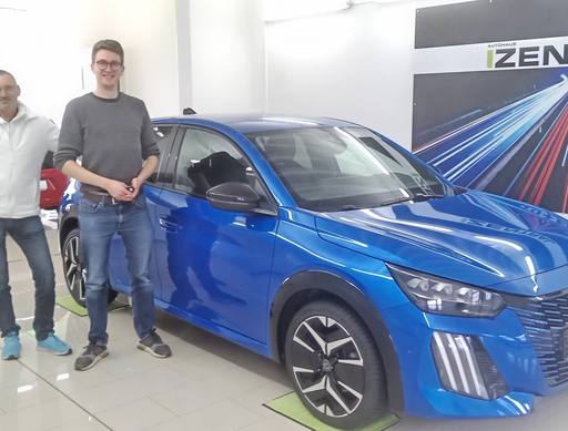 Bild: Oktober 2025: Herzlichen Glückwunsch Herr Dr. Ecke zu Ihrem neuen Auto.
