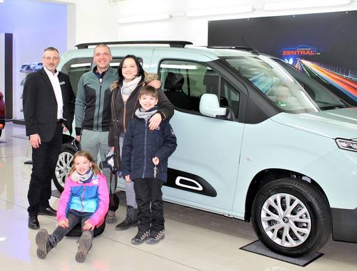 Bild: Februar 2020: Herzlichen Glückwunsch Familie Pietsch zu ihren neuen Citroen Berlingo.
