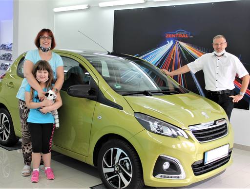 Bild: Juli 2020: Herzlichen Glückwunsch Familie Hoffmann zu ihren neuen Peugeot 108
