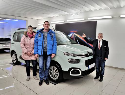 Bild: September 2023: Herzlichen Glückwunsch Familie Krause zu ihrem neuen Citroen Berlingo.
