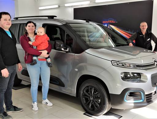 Bild: September 2023: Herzlichen Glückwunsch Familie Grau zu ihrem neuen Citroen.
