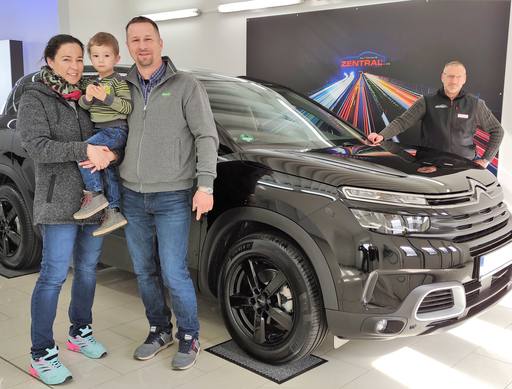 Bild: September 2023: Herzlichen Glückwunsch Familie Heunemann zu ihrem neuen Citroen.
