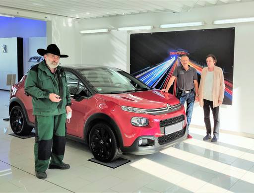 Bild: September 2023: Herzlichen Glückwunsch Familie Ludwig zu ihrem neuen Citroen C3.
