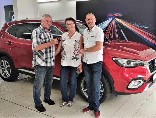 Bild: Juni 2022: Herzlichen Glückwunsch Familie Sonnleitner zu ihrem neuen MG vom Autohaus Zentral.
