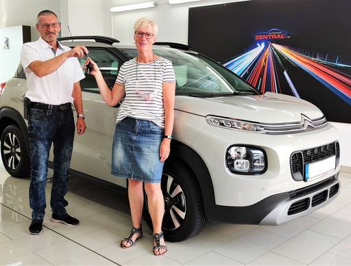 Bild: September 2023: Herzlichen Glückwunsch Frau Langer zu ihrem neuen Citroen.
