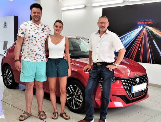 Bild: Juni 2022: Herzlichen Glückwunsch Herr Bratke & Frau Scholl zu ihrem neuen Peugeot.
