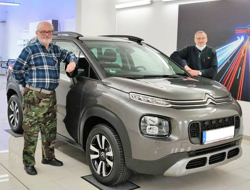 Bild: September 2023: Herzlichen Glückwunsch Herr Krieg zu Ihrem neuen Citroen C3 Aircross.
