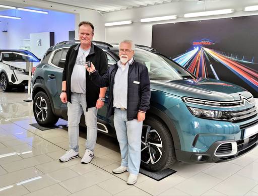 Bild: September 2023: Herzlichen Glückwunsch Herr Löser zu ihrem neuen Citroen.
