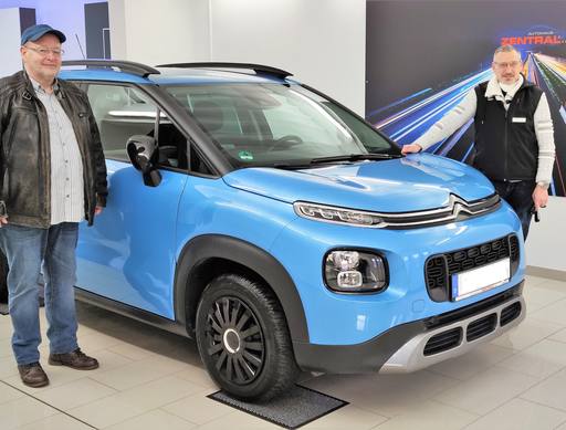 Bild: September 2023: Herzlichen Glückwunsch Herr Mückenheim zu ihrem neuen Citroen C3 Aircross.
