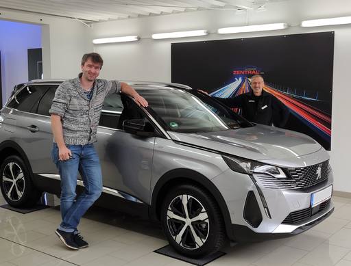 Bild: April 2022: Herzlichen Glückwunsch Herr Zindeler zu Ihrem neuen Peugeot.
