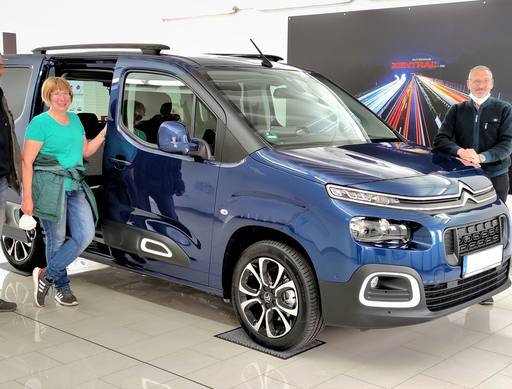 Bild: September 2023: Herzlichen Glückwunsch Familie Gluschkov zu ihrem neuen Citroen Berlingo.
